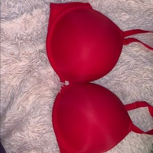 Victoria’s  Secret bombshell push-up bra